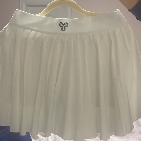 TNA aritzia tennis skirt white - Picture 2 of 2